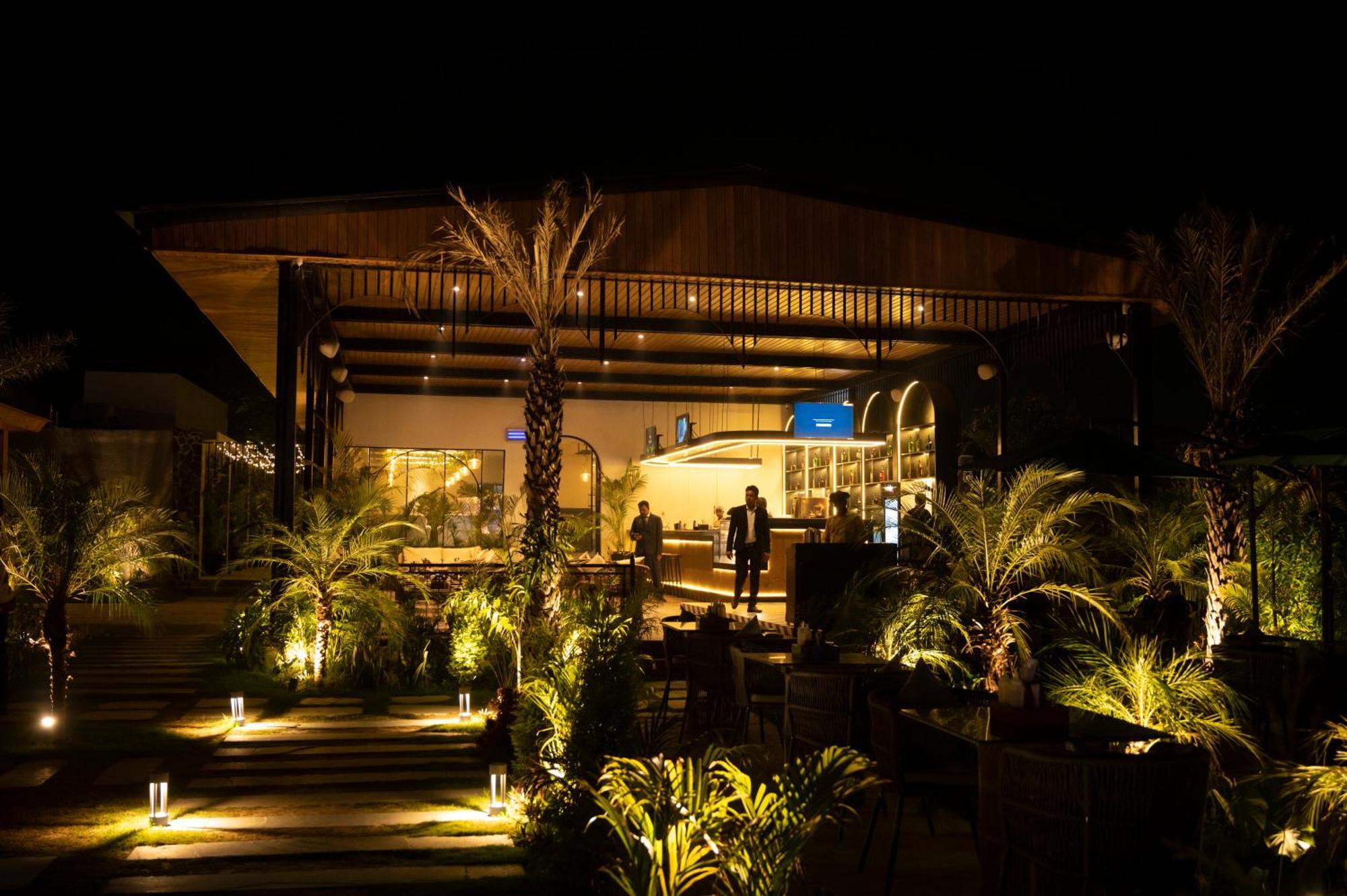 Vintclub Resort Лакнау Екстериор снимка