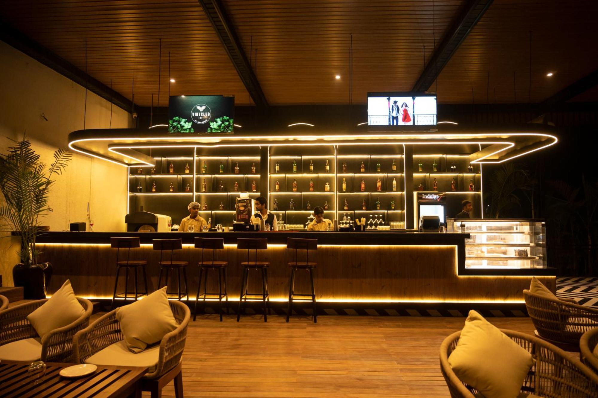 Vintclub Resort Лакнау Екстериор снимка