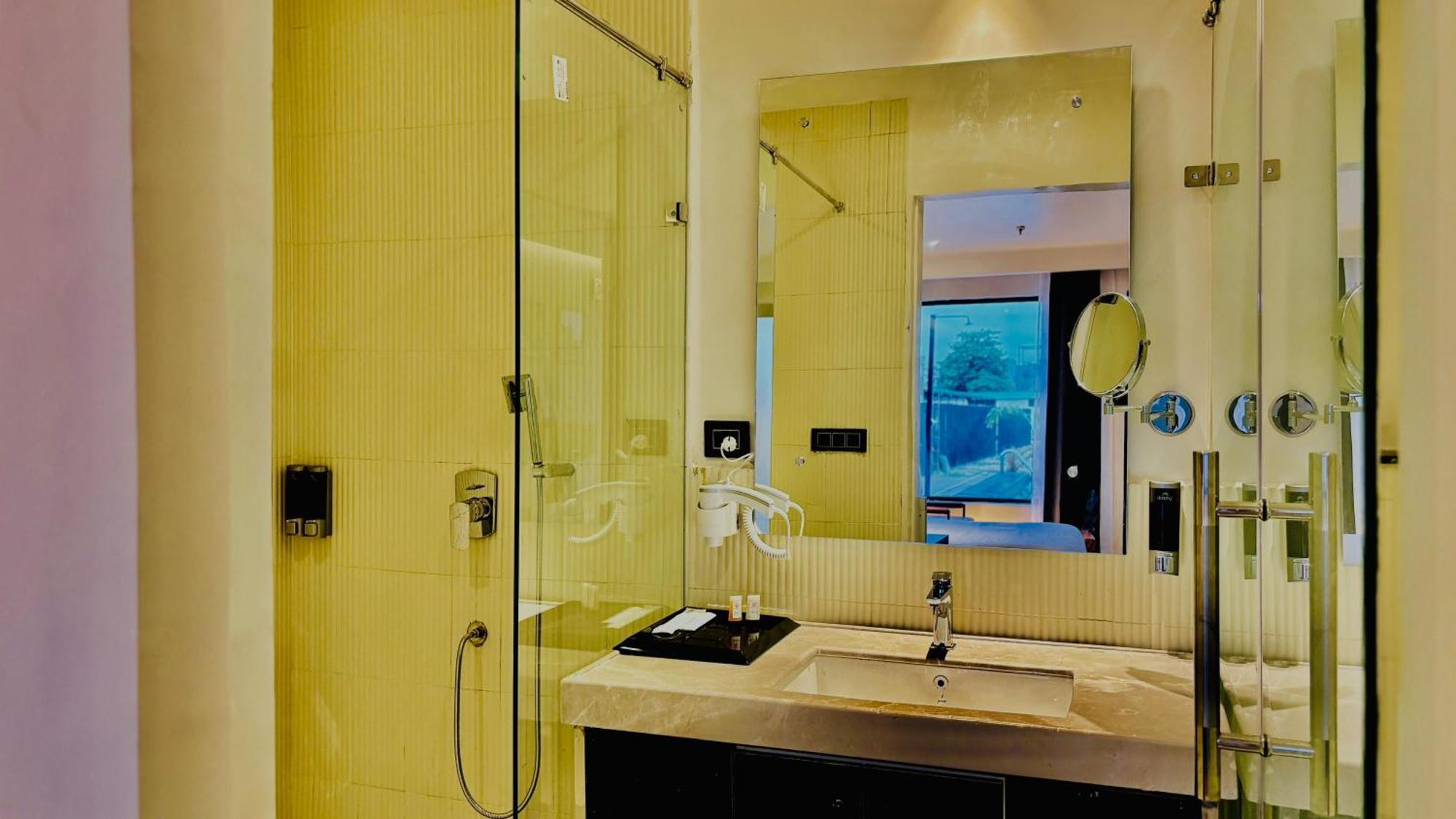 Vintclub Resort Лакнау Екстериор снимка