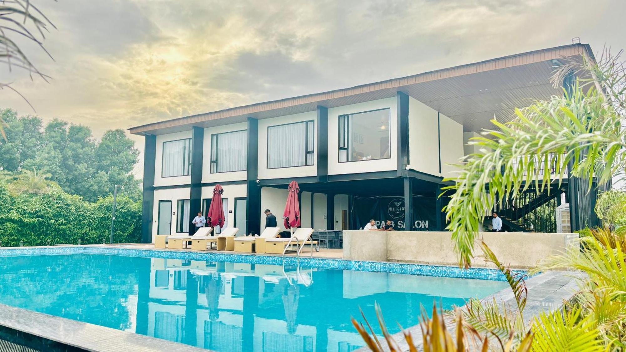 Vintclub Resort Лакнау Екстериор снимка