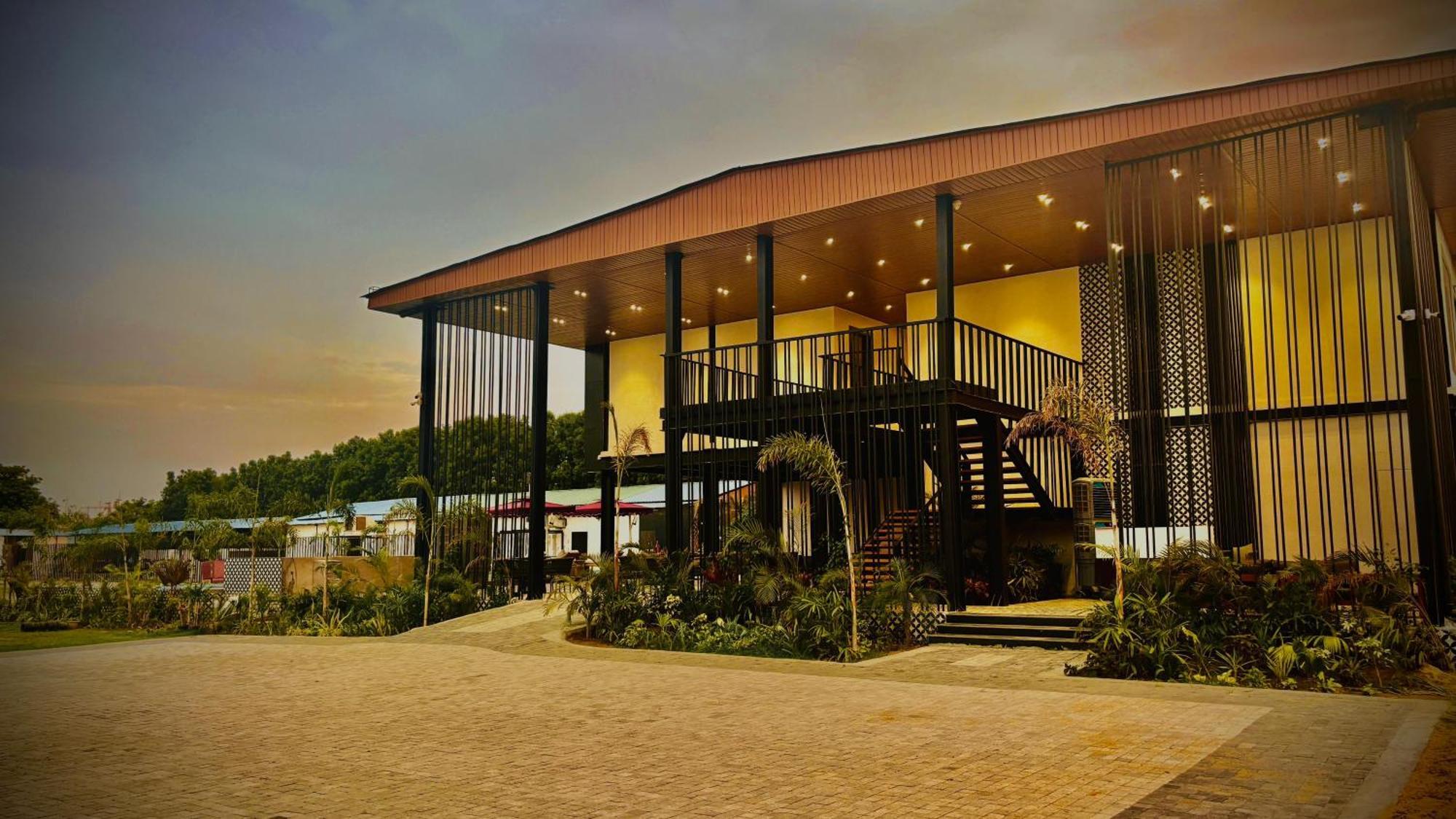 Vintclub Resort Лакнау Екстериор снимка
