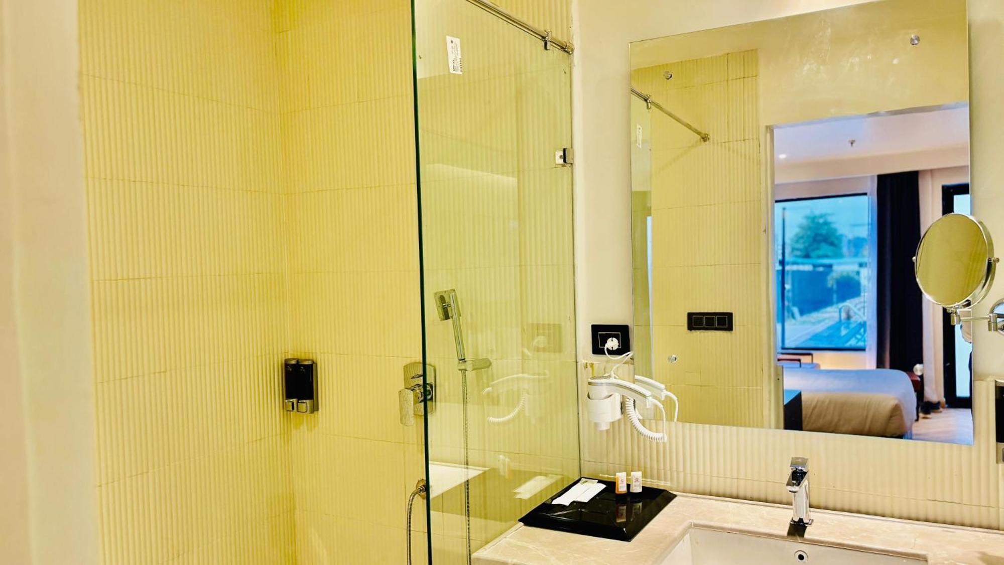 Vintclub Resort Лакнау Екстериор снимка