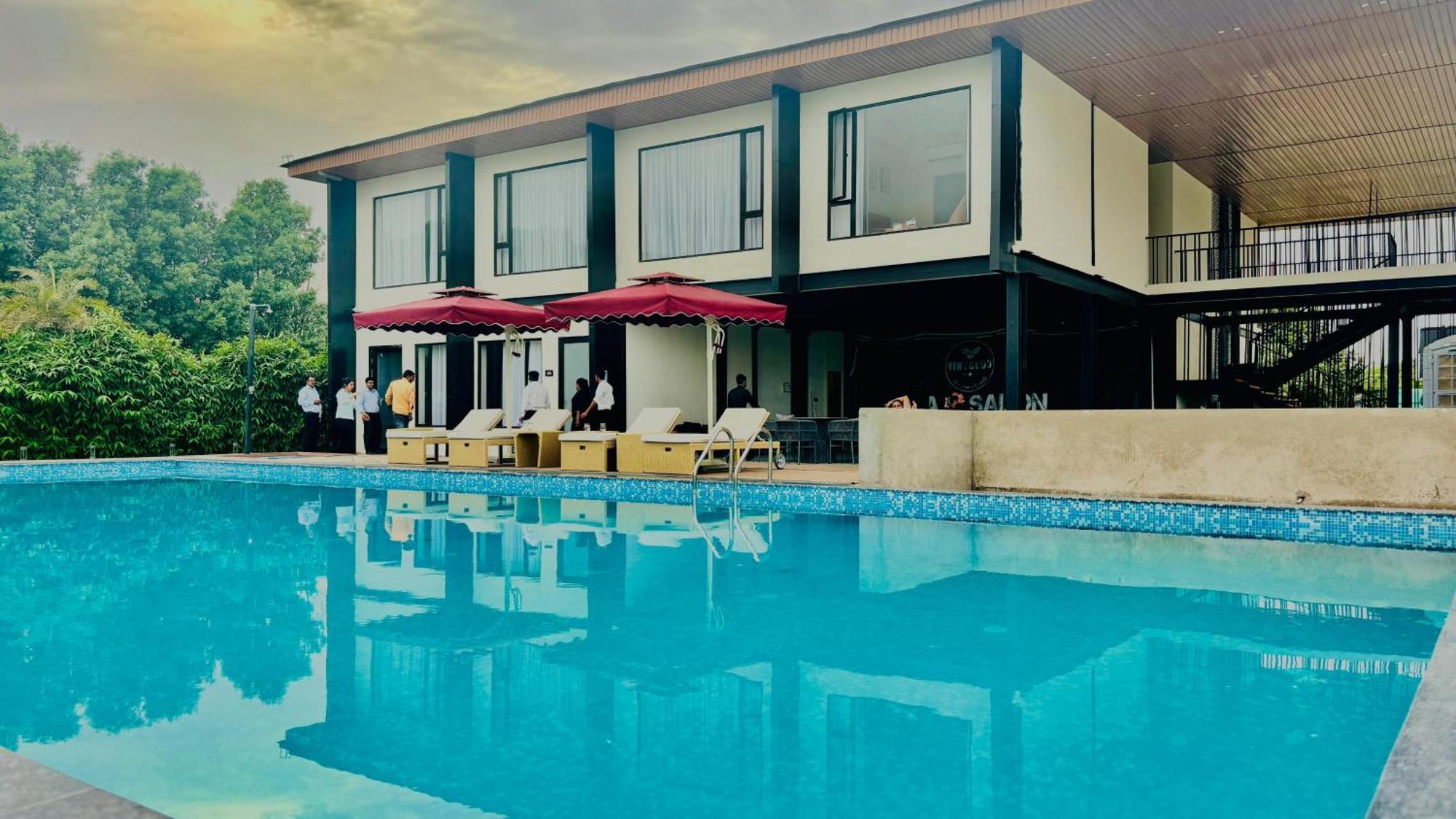 Vintclub Resort Лакнау Екстериор снимка