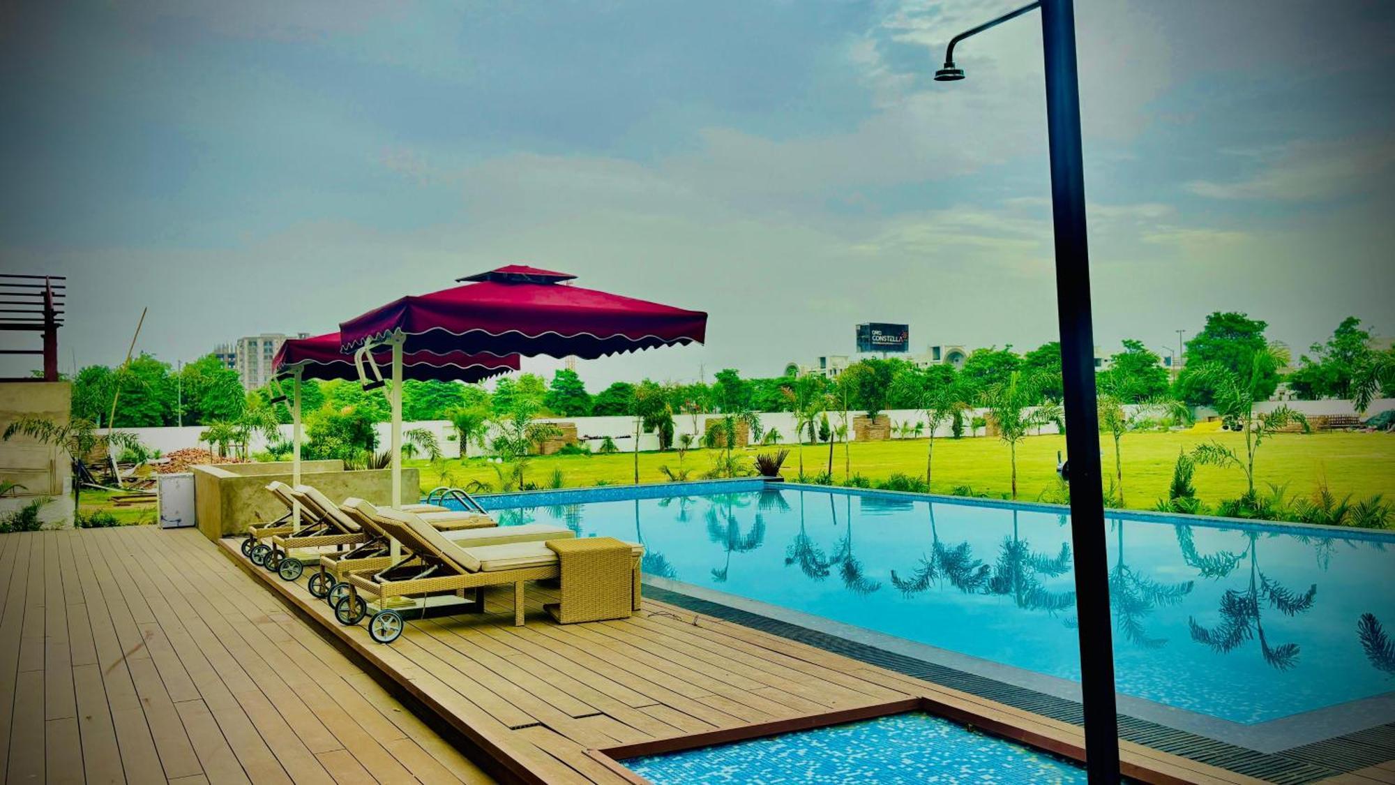 Vintclub Resort Лакнау Екстериор снимка