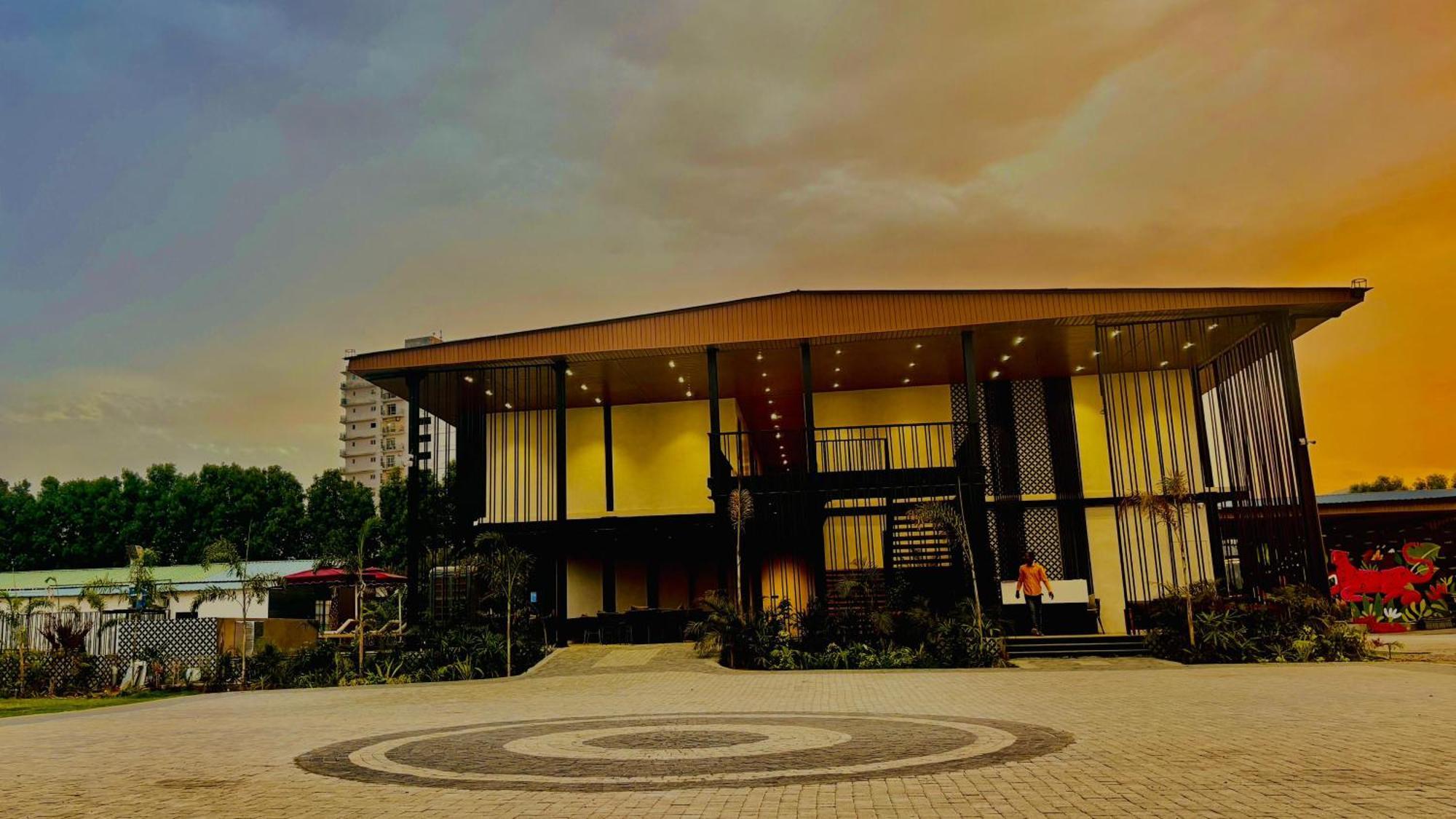 Vintclub Resort Лакнау Екстериор снимка